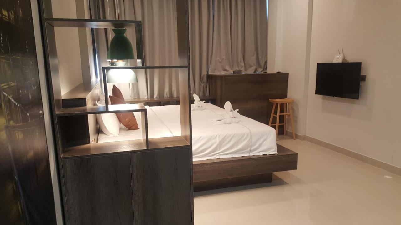 Wooden Maple Hotel Phnom Penh Dış mekan fotoğraf