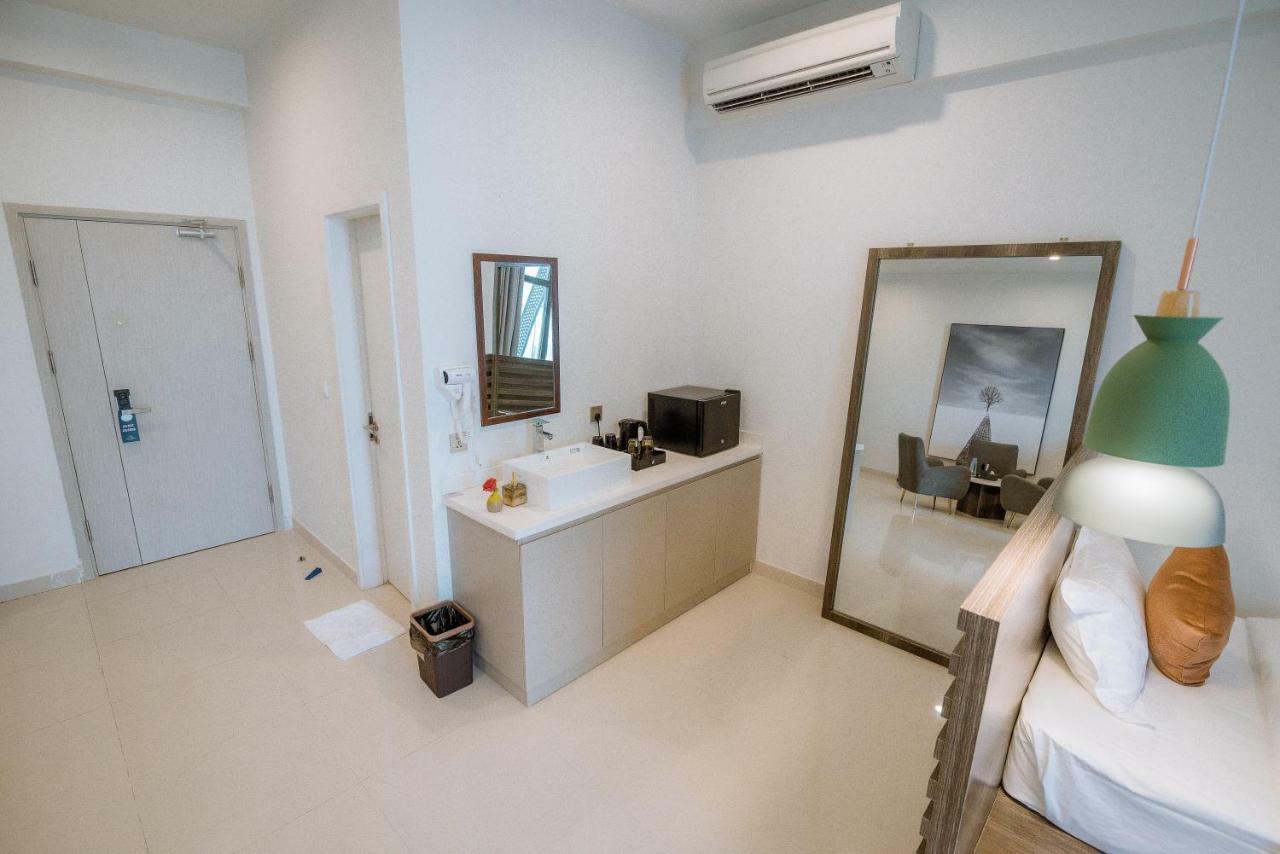 Wooden Maple Hotel Phnom Penh Dış mekan fotoğraf