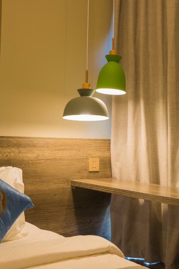 Wooden Maple Hotel Phnom Penh Dış mekan fotoğraf